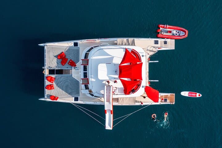 יאכטת פטאיה ליום מלא שקיעה אי בלעדי (בופה, שנורקלינג)