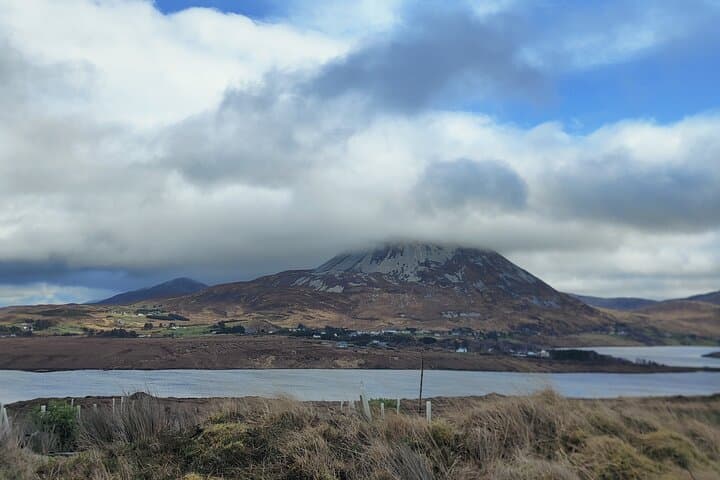 סיור אופניים חשמליים בדוניגל עם מדריך מקומי: הרפתקה של חצי יום.