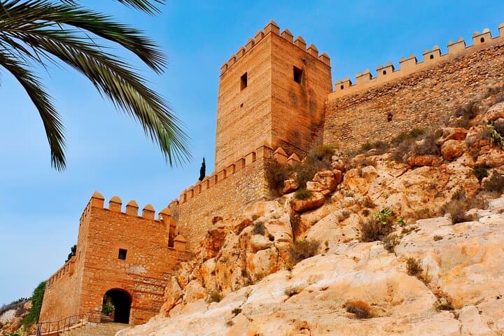 אלמריה: סיור רגלי פרטי מותאם אישית עם מדריך מקומי