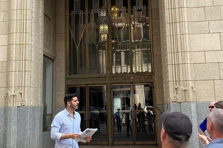 סיור הליכה עם מדריך מקצועי באומנות ארט דקו ואדריכלות בטולסה