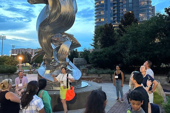 אפטאון פאנק: סיור הליכה מודרך של עיר במשך שעה בשרלוט.