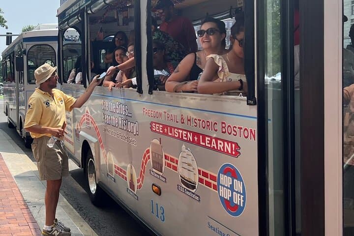 1 or 2 Day HOP-ON & HOP-OFF Narrated Trolley Tour of Boston