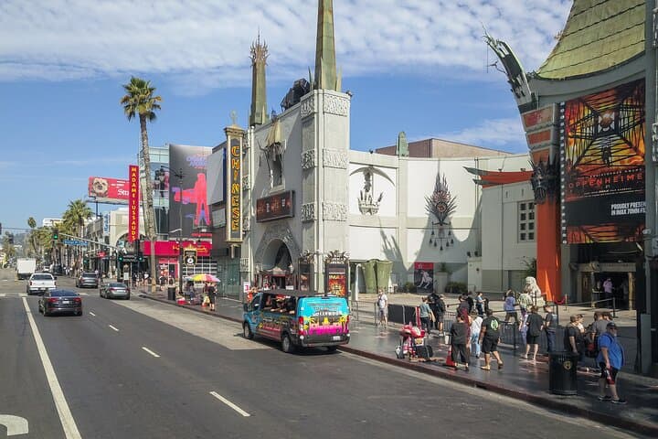 סיור בבתים של ידוענים בהוליווד, בברלי הילס ובאוטובוס פתוח