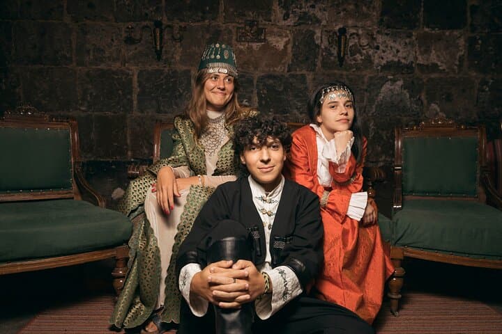 צילום תלבושות ארמניות מקצועי פרטי