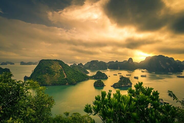 1 Day Ha Long & Ti Top Island on 5* Cruise
