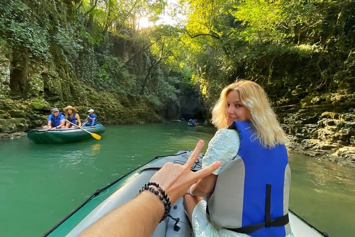 סיור קניונים ומערות מקוטאיסי - אוקצה, מרטווילי ופרומתיאוס