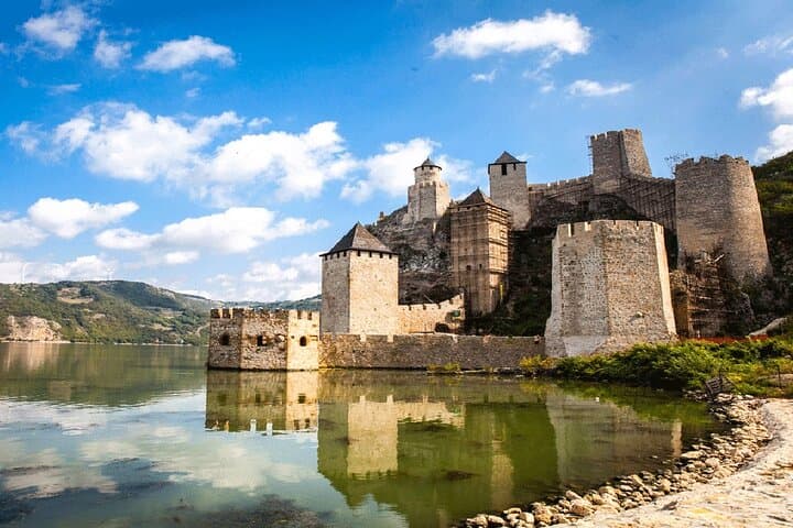 Iron Gate NP Tour with 1-hour speedboat ride + 2 viewpoints