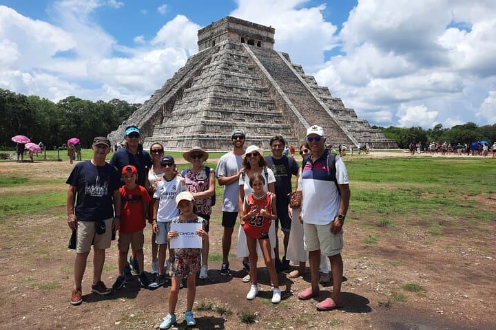 סיור הליכה קבוצתי מודרך בצ'יצ'ן איצ'ה - הזמנה ברגע האחרון
