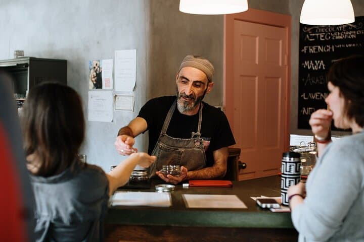 סיור הליכה אומני טאוס + שוקולד