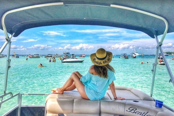 השכרת סירות פונטון באי הסרטן