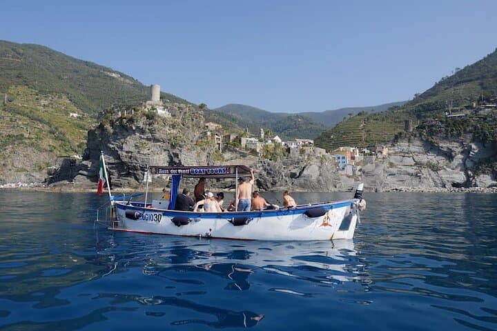 Morning Boat Tour to Cinque Terre with brunch