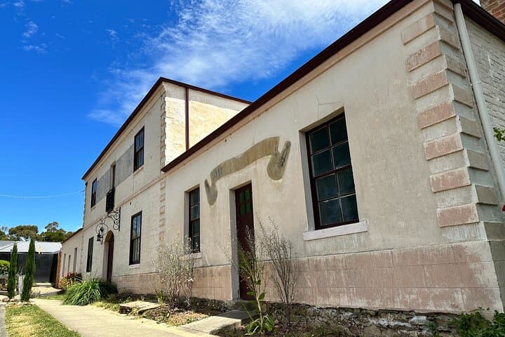 Cammino di Hepburn (Hepburn Walking Tour) at 5pm each Friday