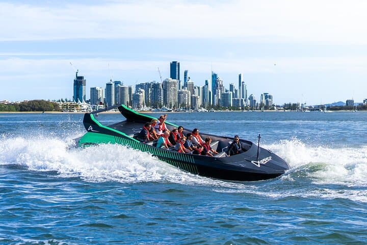 רכיבת סירה מהירה על המפרץ של גולדו Coast במשך 45 דקות