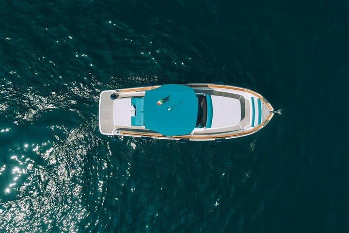 טיול יום לחוף אמלפי מסורנטו או מנאפולי בסירה פרטית