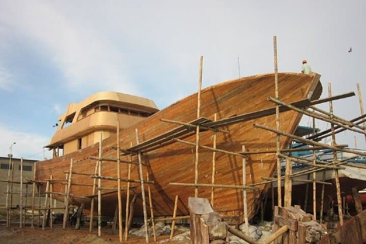 טעם של אקוודור: שוק דגים, מסלול יער, אוכל מקומי ומלאכות