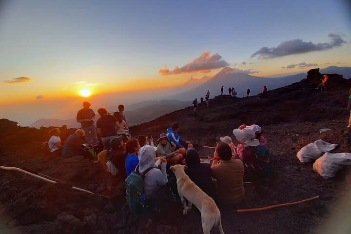 טיול רגלי להר געש פקיה מאנטיגואה