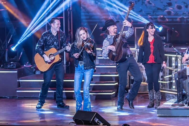 קליי קופר קאנטרי אקספרס בברנסון