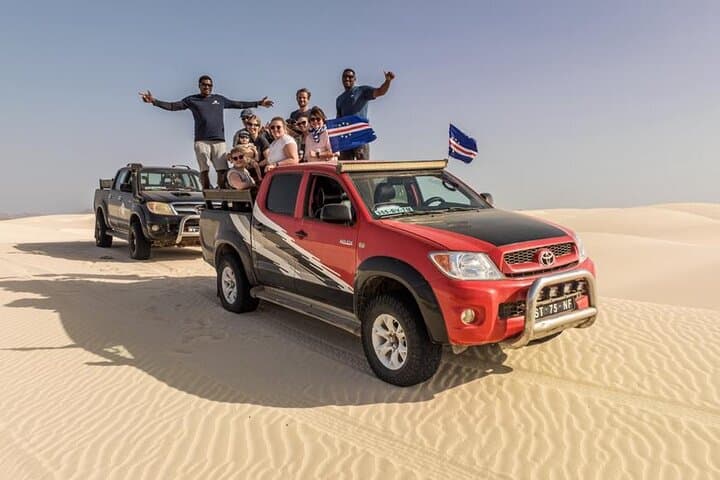 טיול יומי בקבוצת 4WD בואה ויסטה בדרום ובצפון עם סנדבורדינג