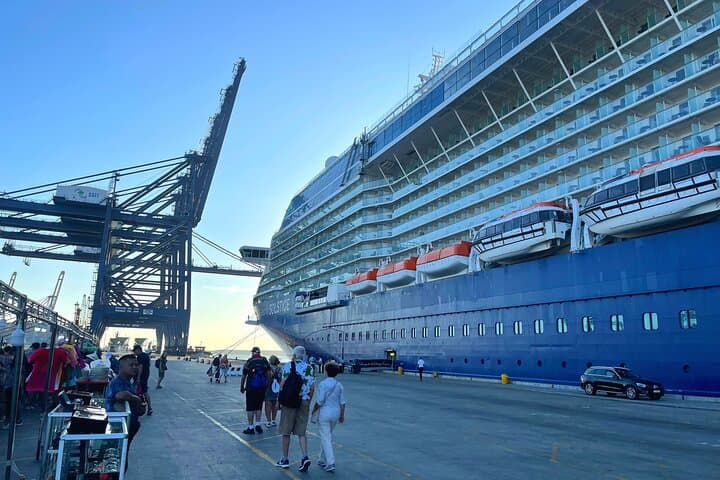 קניות ומסאז' רגליים בעיר הו צ'י מין עם העברה