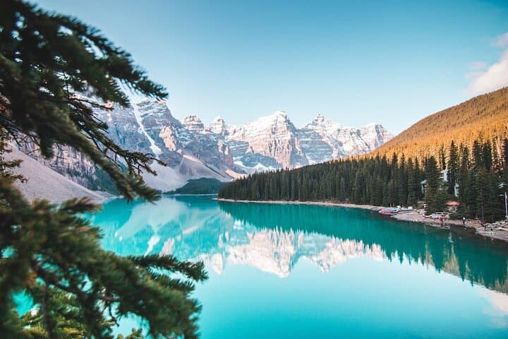 2025 Winner-Lake Louise Moraine Lake Johnston Canyon Banff Town