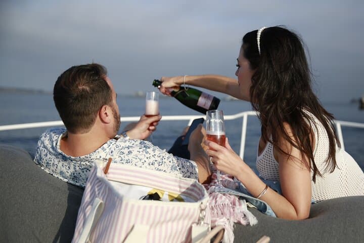 LA: ספינת יוקרה פרטית ליום הולדת (כרטיס אחד מכסה 1-6 אנשים)