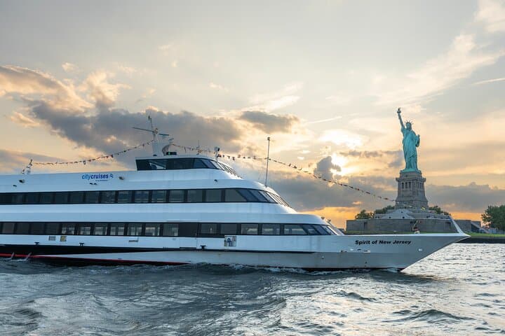 City Cruises NYC: Skyline Dinner Cruise from New Jersey 