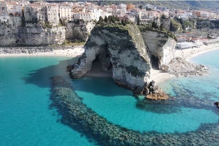 טיול בסירה לאורך קוסטה דלה דיי עם שנורקלינג