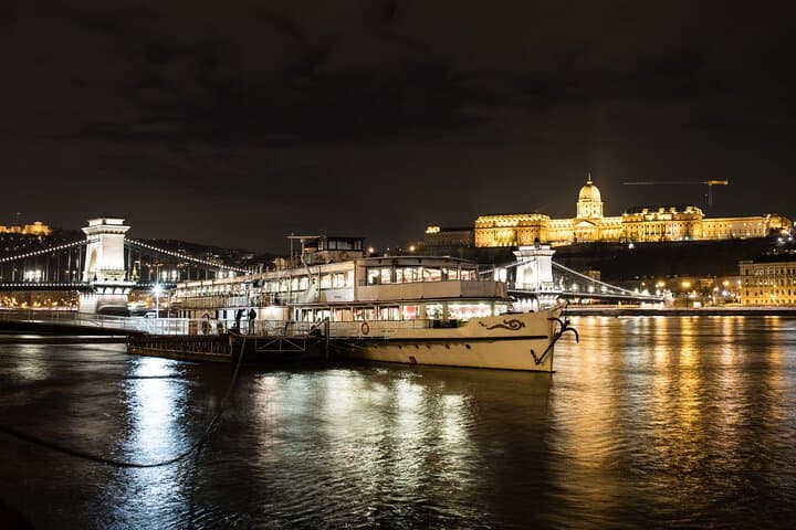 Budapest Evening Cruise with Entertainment and Drink Options