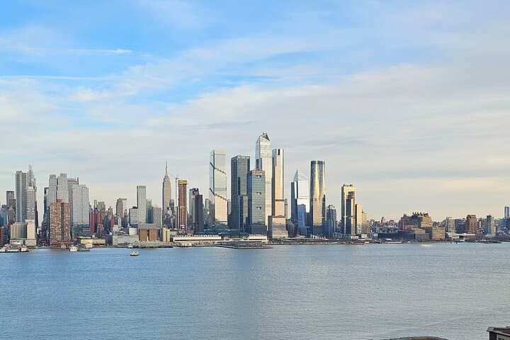 New York Skyline Magic - The Real Skyline With a Real Local