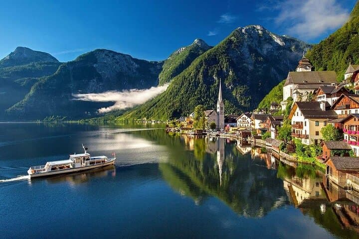 Majestic Private Walking Tour of Hallstatt