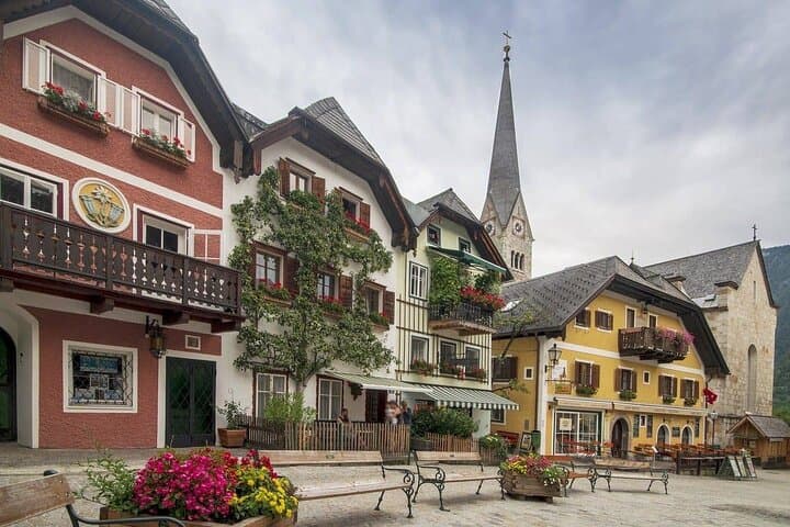 Private Walking Tour of Hallstatt Churches with a Pro Guide