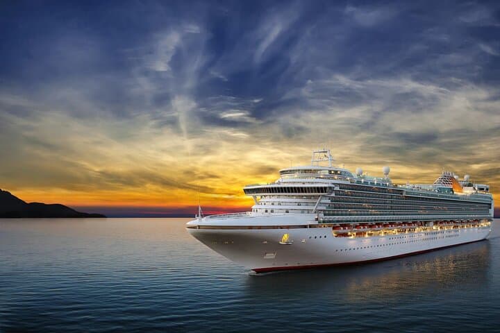 העברת פרטית מנמל התעופה קפלוויק לנמלי השייט של רייקיאוויק או מהם