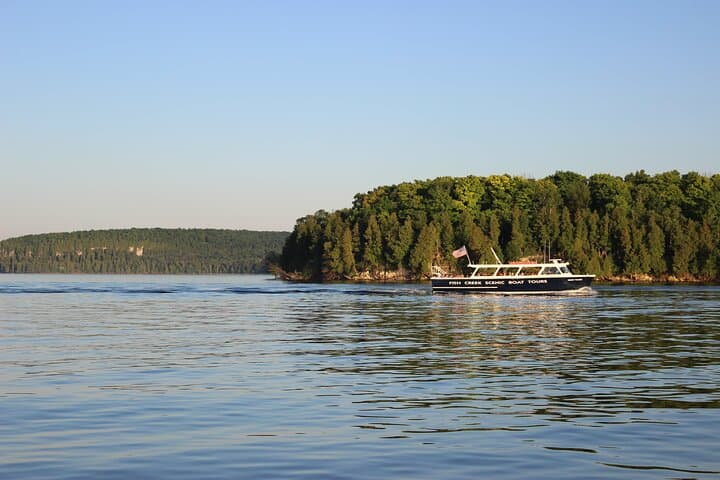 סיור סירה נופי במערות פארק פנסילבניה