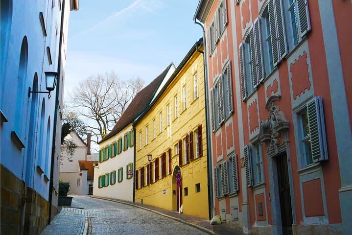ציד נושאים וטיול עצמאי באמברג