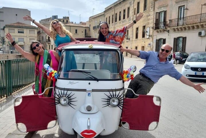2 Hours Calessino/ Tuk tuk Tour to Syracuse and Ortigia Island