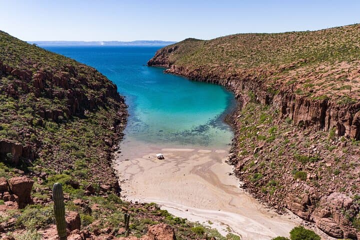 הרפתקה לאי רוח הקודש: שנורקל עם אריות ים וחוף