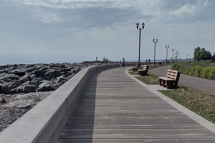 סיור הליכה עצמאי דרך פארק התעלה של דיולה.