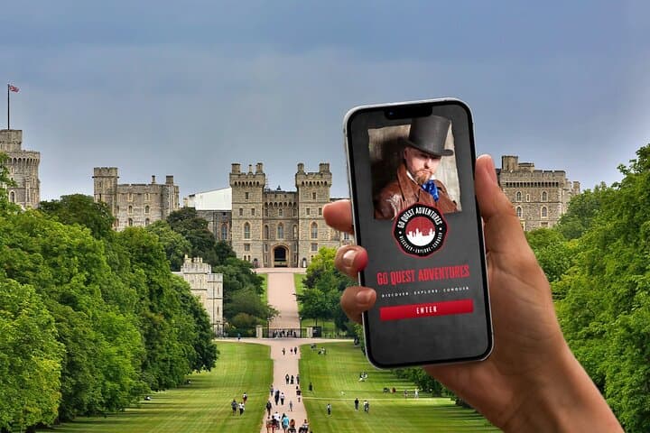 Windsor: Self Guided Walking Tour & Interactive Treasure Hunt