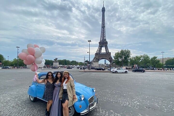 Discover Paris in Style Aboard a Classic French Vintage Car!