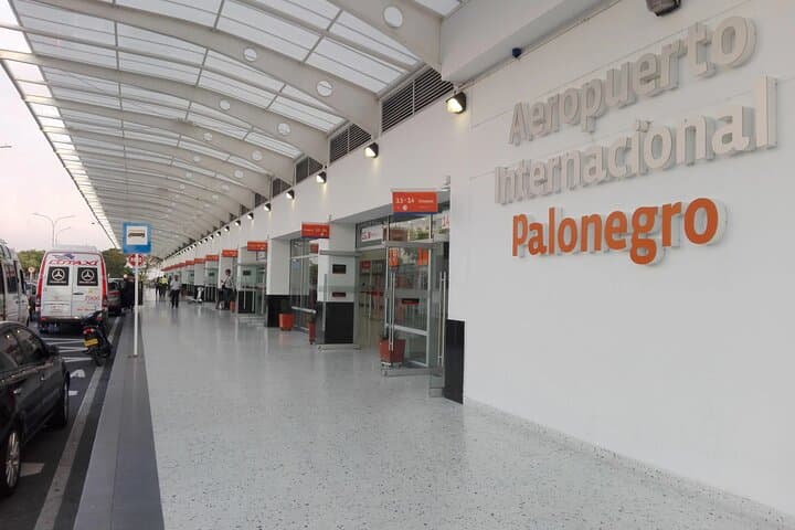 העברה משדה התעופה פלו נגרו למלונות בבוקרמנגה