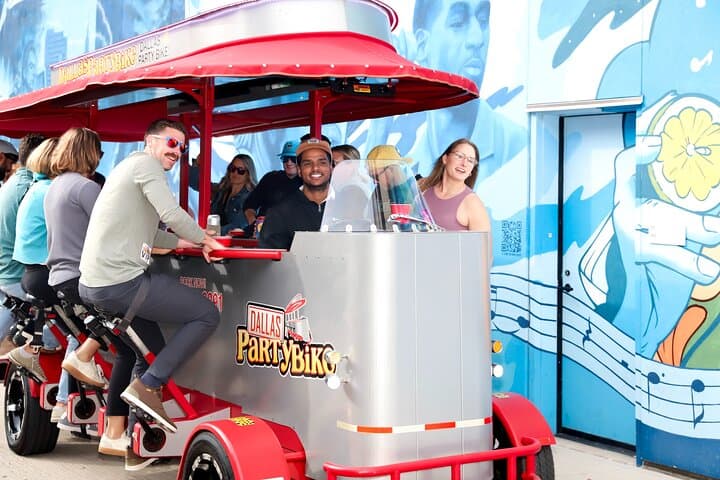 סיור פאב על אופני מסיבה בדיפ אלאם ובמרכז דאלאס