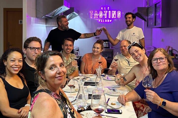 מועדון טעימות יין וטאפאס אליקנטה