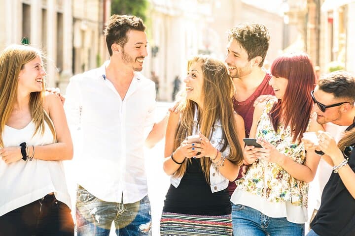ציד אוצרות דיגיטלי אמיאן: חקור את העיר בקצב שלך