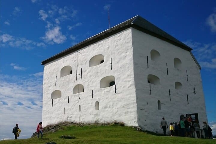 סיור עצמי במדינת רגליה של טרונדיים במרכז ההיסטורי של נורווגיה