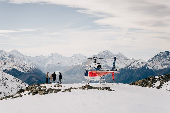 Mount Cook Alpine Explorer Helicopter Flight with Alpine Landing