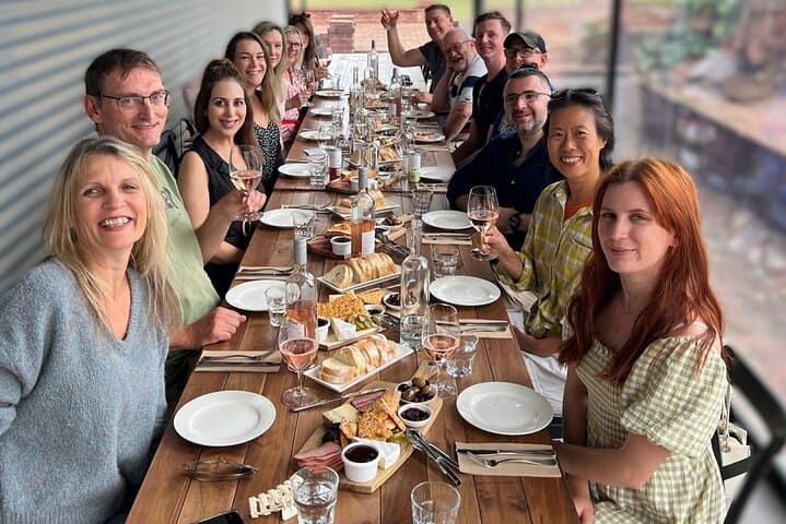 סיור טעימות יין פרימיום בבארוסה וארוחת צהריים יוצא 7 ימים בשבוע