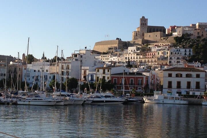 סיור באי איביזה עם ביקור בשוק ההיפים