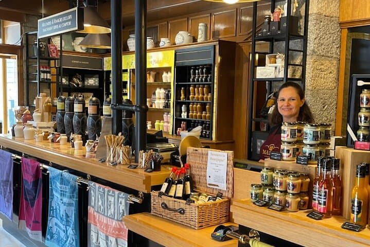 סיור הליכה עצמאי בעיר דיון דרך אפליקציית סמארטפון