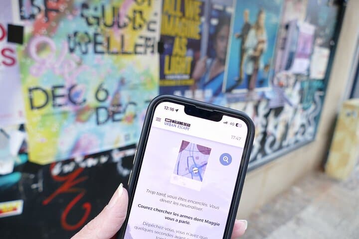 צוות משחק בריחה בנושא האפוקליפסה של המתים המהלכים באנז'ה