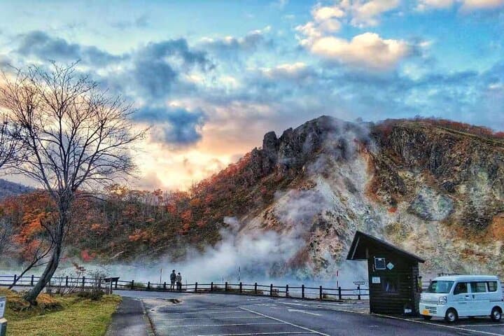 Hokkaido: Lake Toya, Bear Ranch and Sapporo Otaru Full Day Tour